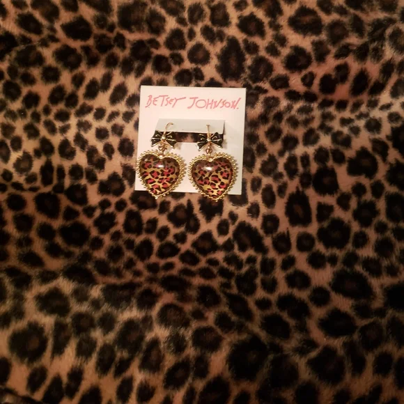 BETSEY JOHNSON Leopard Print Heart Drop Earrings w/ Bows and Gold-Tone Hardware - Picture 2 of 12